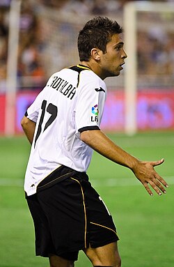 Alba playing for Valencia in 2011