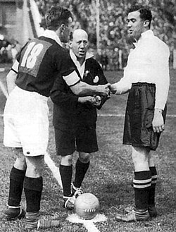 Dean (right) shaking hands with Manchester City captain Sam Cowan before the 1933 FA Cup final