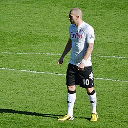 Petrić playing for Fulham in 2013