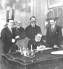 French ambassador to Spain Léon Geoffray signs the French-Spanish treaty sealing the creation of the Spanish protectorate in Morocco (27 November 1912)