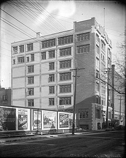 The Ottawa Journal Building (233-237 Queen St.) by Topley Studios, Nov 1913. Topley Studio Fonds / Library and Archives Canada / PA-042717