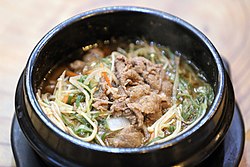 Ttukbaegi-bulgogi (뚝배기 불고기) (hot pot bulgogi)
