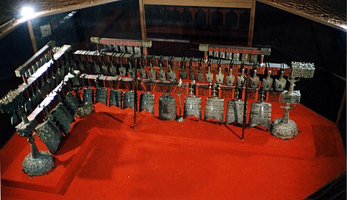 Bronze biānzhōng bells from the early Warring States Tomb of Marquis Yĭ of Zēng