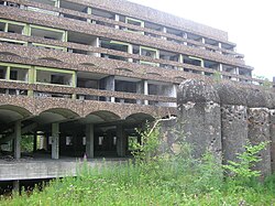 Main block, with terraces of rooms, in July 2005