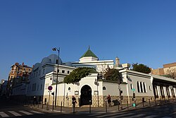 Grande Mosquée de Paris, rue Geoffroy-Saint-Hilaire, 2016. The separate entrance through a tearoom leads to the hammam (on the left)