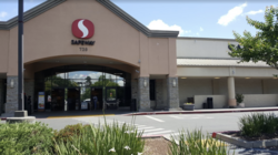 An early-21st-century Safeway store in Chico, California