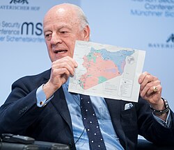 De Mistura holding a map of Syria during the 2018 Munich Security Conference
