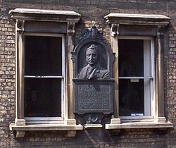 A portrait bust of Rhodes on the first floor of No. 6 King Edward Street marks the place of his residence whilst in Oxford.