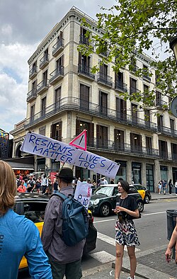 Local neighbor protesting against tourists in La Rambla (Barcelona, Spain)