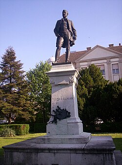 Kálmán Tóth Square, Baja