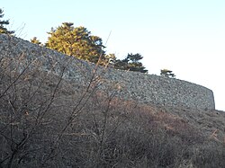 Pyewangseong in Dundeok is the oldest fortress in Geoje.