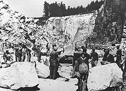 Mauthausen prisoners forced to work at the Wiener Graben quarry, 1942