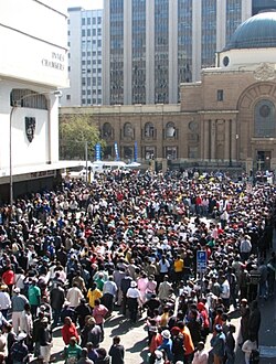 Zuma supporters outside the Johannesburg High Court during Zuma's rape trial, May 2006.