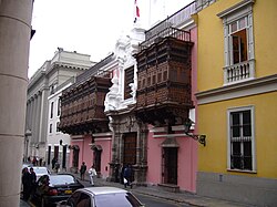 Balconies were a common colonial architectural feature in the historic center. In the image the Palacio de Torre Tagle completed in 1735.