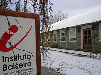 Instituto Balseiro at which Maldacena obtained his Physics licenciatura