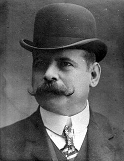 Nicasio Vila, Mayor of Rosario, donated the cup