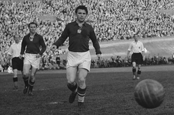 Hidegkuti and Ferenc Puskás in 1954.