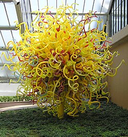 Glass sculpture by Dale Chihuly at a 2005 exhibition in Kew Gardens, London, England. The piece is 13 feet (4 m) high