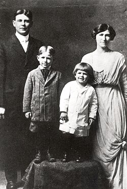 The Reagan family; from left to right: Jack, Neil, Ronald, and Nelle (c. 1915)