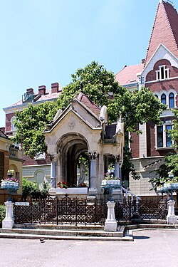 Virgin Mary Monument in St. Mary Square. In the background, the Reformed Community Palace
